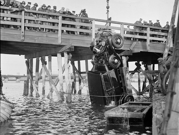 1931, Saugus River - Man drown as his car dive into the river