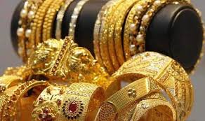 भारत में भी सोने की मांग में 30 प्रतिशत की गिरावट दर्ज की गई है, लेकिन इंदौर में इसकी मांग स्थिर है