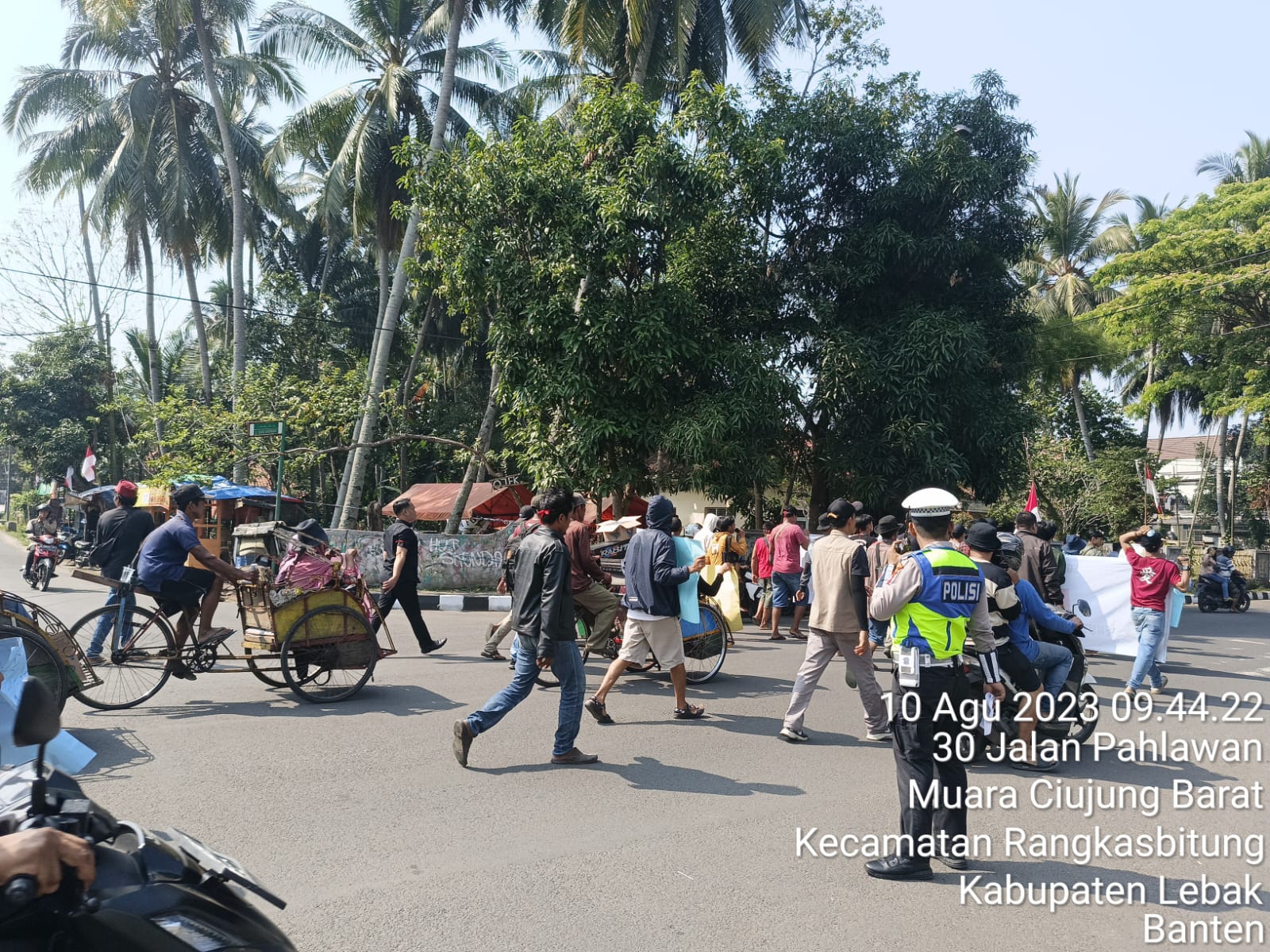 Aksi Demo PKL Picu Kemacetan di Kota Rangkasbitung, Polisi Lakukan Rekayasa Jalan