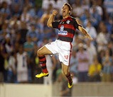 petkovic comemorando o gol - gol do titulo do campeonato carioca de 2001 - falta bem batida (cobrada) pelo servio petkovic - pet camisa 10 do flamengo - witianblog