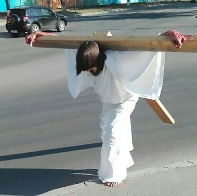 Man spotted walking with giant cross on his back arrested for impersonating Jesus 