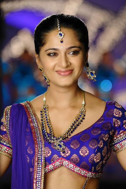 Good Looking Anushka Shetty Wallpaper