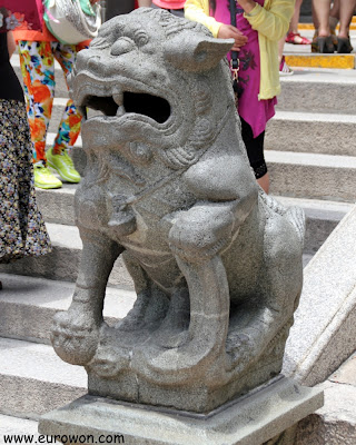 León en la entrada del templo A-Ma de Macao