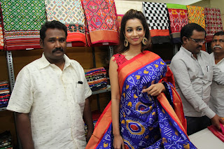 Miss Planet India Rashmi Thakur Inaugurates Pochampally IKAT Art mela 2016