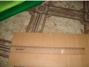 Membuat ukuran pola pada kardus bekas untuk Cara Membuat Tempat Pensil Cantik Dengan Kain Flanel