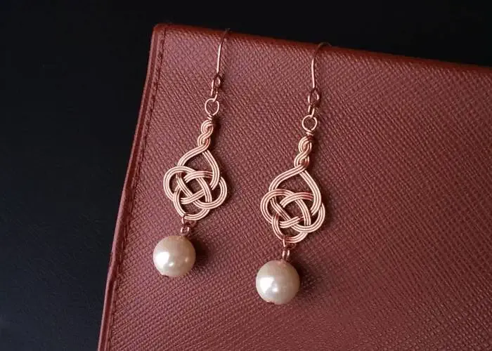 ワイヤーで作った淡路結びのピアス