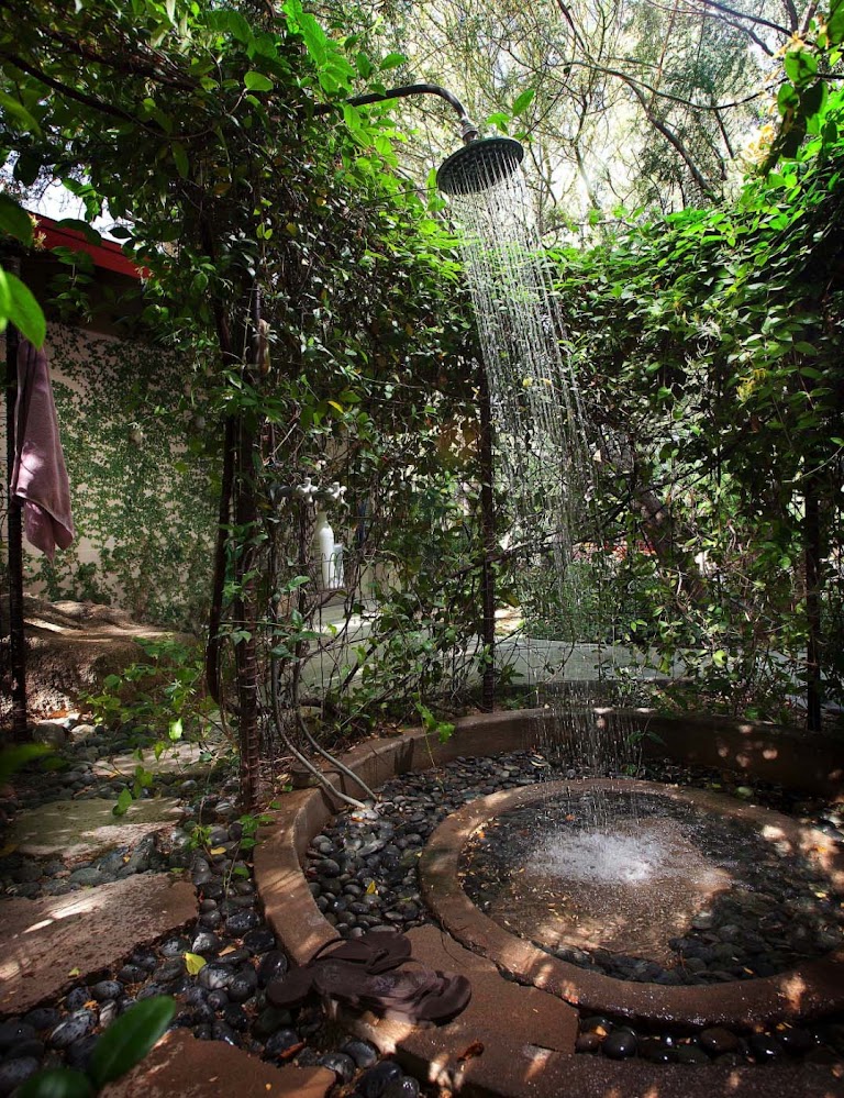 stony-centre-rainforest-outdoor-shower-head