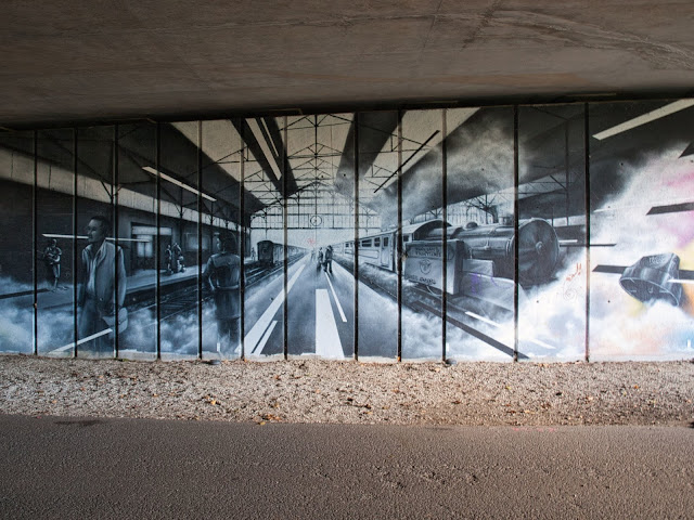 jiemve, fresque murale, gare, locomotive vapeur, voyageurs