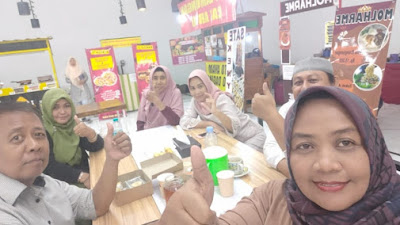 Tjatur Setiono Pengurus DPD NasDem Surabaya Bersama Para Caleg Dapil 1 Silaturahmi ke Emak-emak 