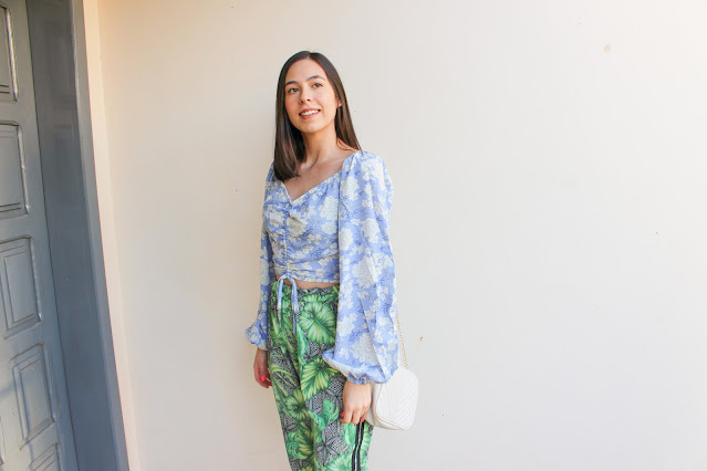 Look: mix de estampas azul e verde!