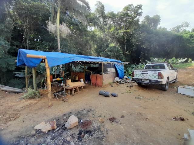 Polícia Ambiental do Vale do Ribeira encontra barraco utilizado por caçadores