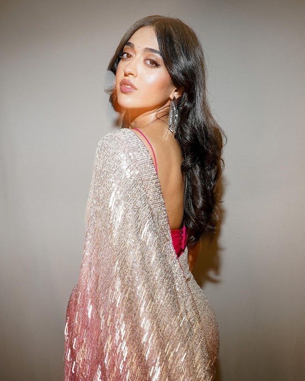 gayatri bhardwaj shimmery saree backless blouse hot actress