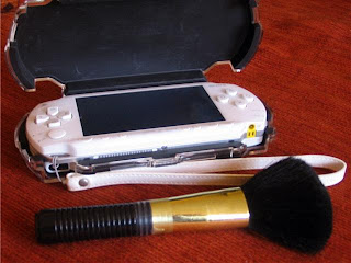 playgear pocket case avec psp et brosse à blush