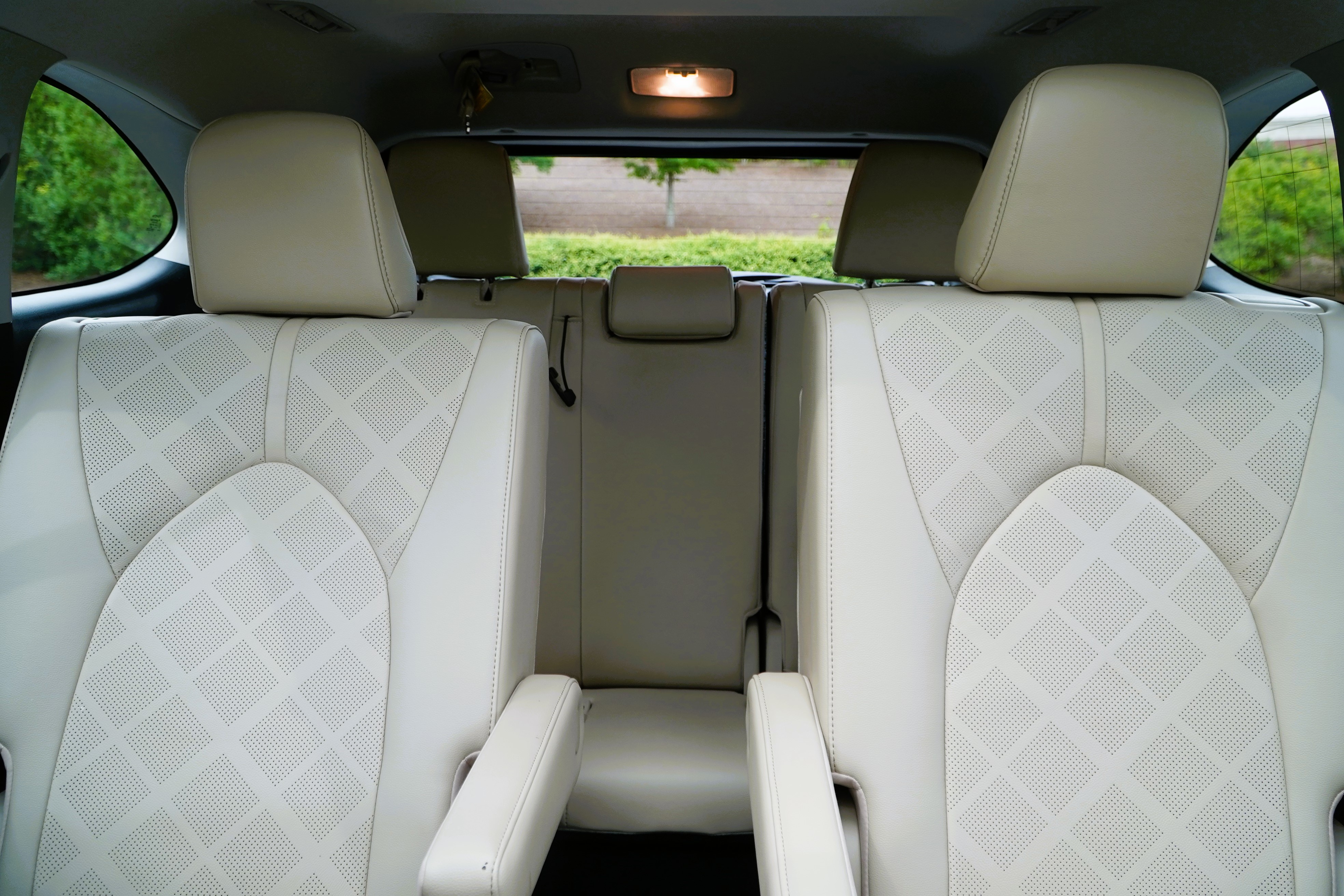 2023 Toyota Highlander Hybrid Platinum 2nd and 3rd Row Seats