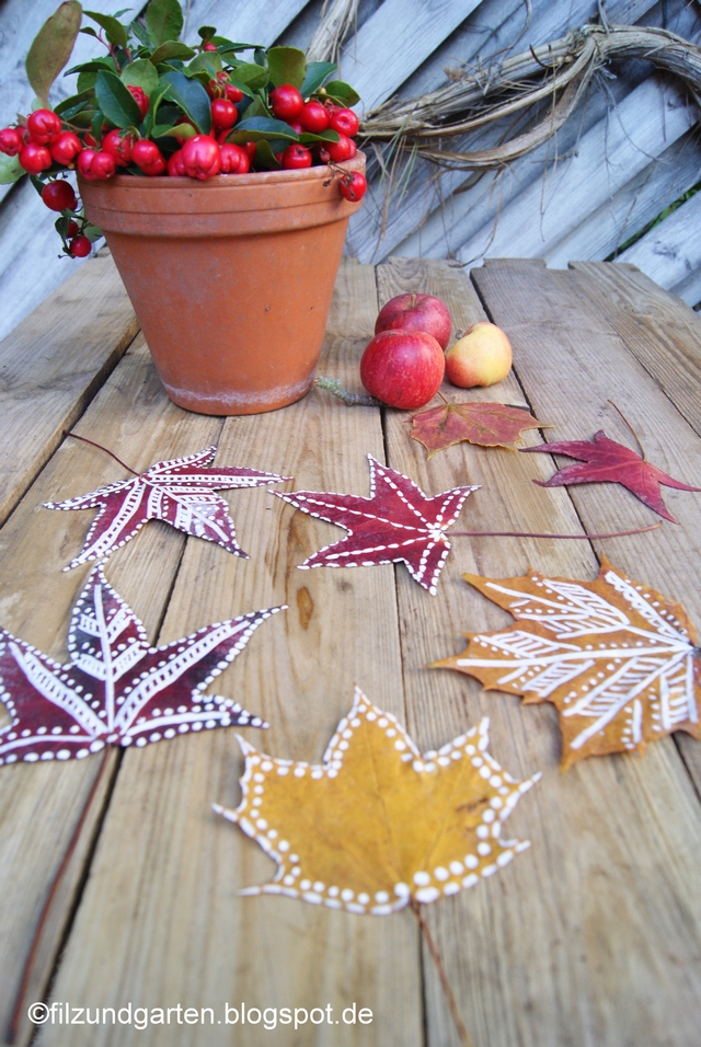 DIY Herbstblätter mit Kreidemarker bemalen
