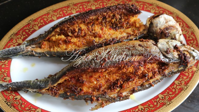 Ikan Cencaru Sumbat Sambal Kelapa - Azie Kitchen