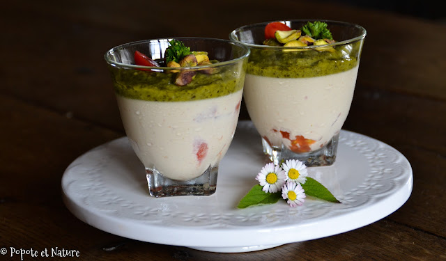 Panna cotta au chèvre, tomates et pesto de basilic © Popote et Nature