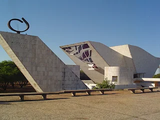 Panteón de la Patria y la Libertad Tancredo Neves de Oscar Niemeyer