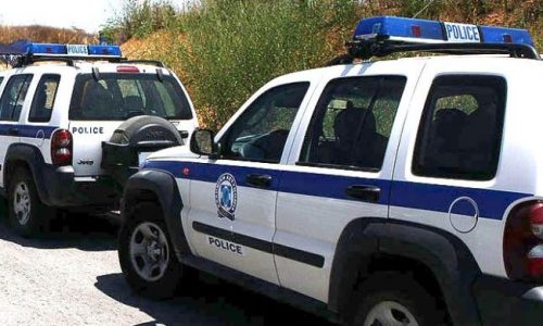 Σοκ έχει προκαλέσει στην τοπική κοινωνία το φρικτό τέλος για έναν 62χρονο. Ο άνδρας μόνιμος κάτοικος στον οικισμό Αμπέλια Αμμότοπου στην Άρτα βρέθηκε αργά το απόγευμα απανθρακωμένος πάνω σε ένα σωρό από ξύλα και κλαδιά.