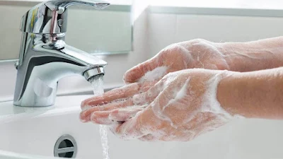 Uma vez que as pessoas desenvolvem sintomas que identificam não são normais, como lavar as mãos em excesso, elas nem sempre procuram ajuda imediatamente.