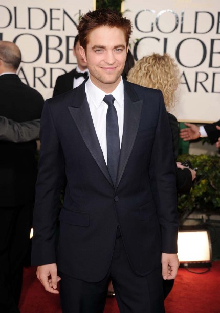 Robert Pattinson On The Red Carpet At The 2011 Golden Globe Awards