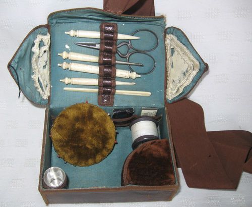 Sewell Manufacturing Co. Vintage Sewing Kit Box, Carrying Case with  Accessories