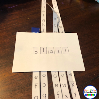 Students use these easy word builders in small group phonics instruction.