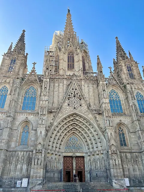 The front of Barcelona Cathedral