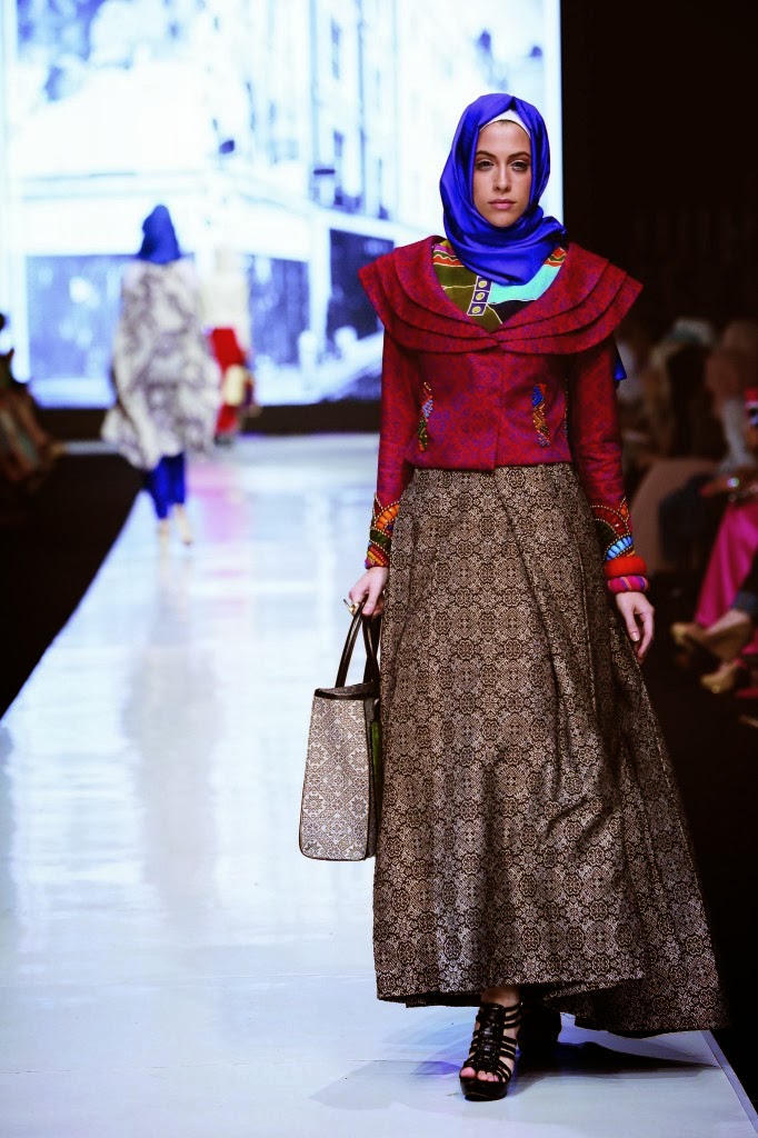 Model  baju  dian  pelangi  terbaru busana  muslim rancangan 