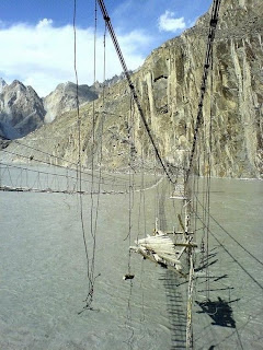 A ponte mais perigosa do mundo.