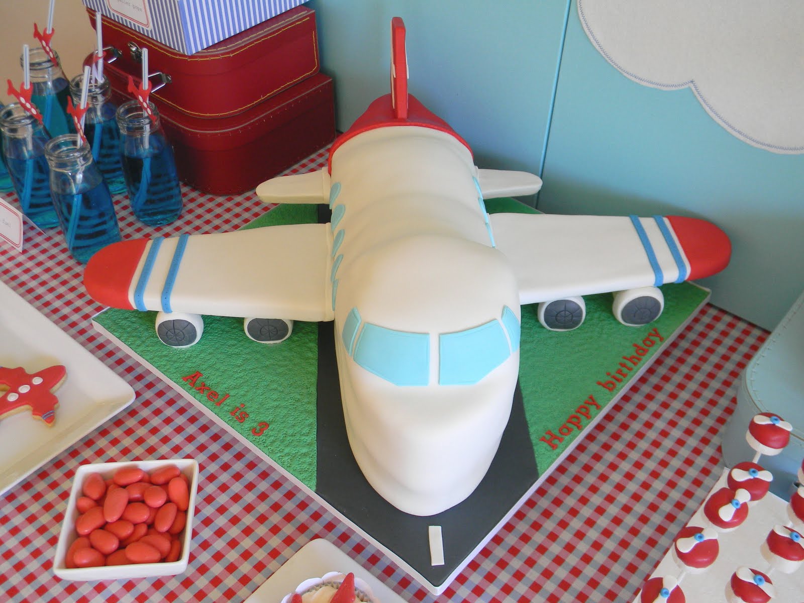 cake pops ideas for kids  cake its a cross between placake s airplane cake and a qantas