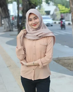 Hijabers cantik Ririn Putri Anjani