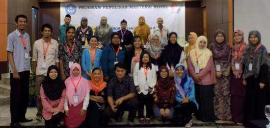 Habib Asyrafy dan teman-teman alumni Bengkel Sastra MASTERA Novel 2016