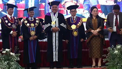 Gubernur Sulut Olly Dondokambey Terima Gelar Doktor Honoris Causa dari Unsrat