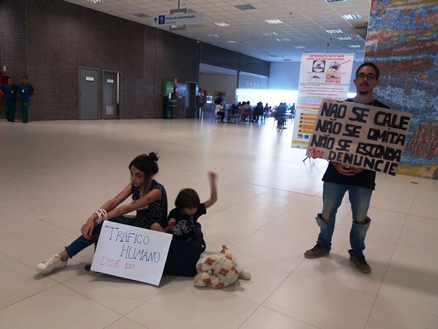 Grupo de jovens faz Ação de Prevenção e Combate ao Tráfico Humano no Aeroporto de Tabatinga