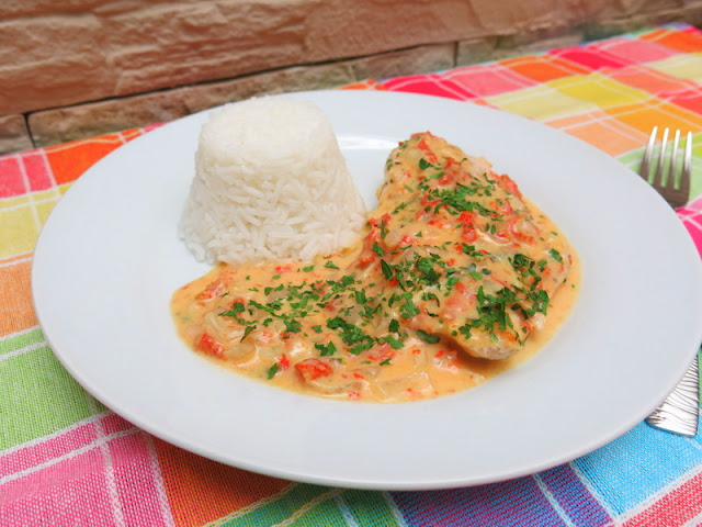 Pollo con salsa de tomates secos