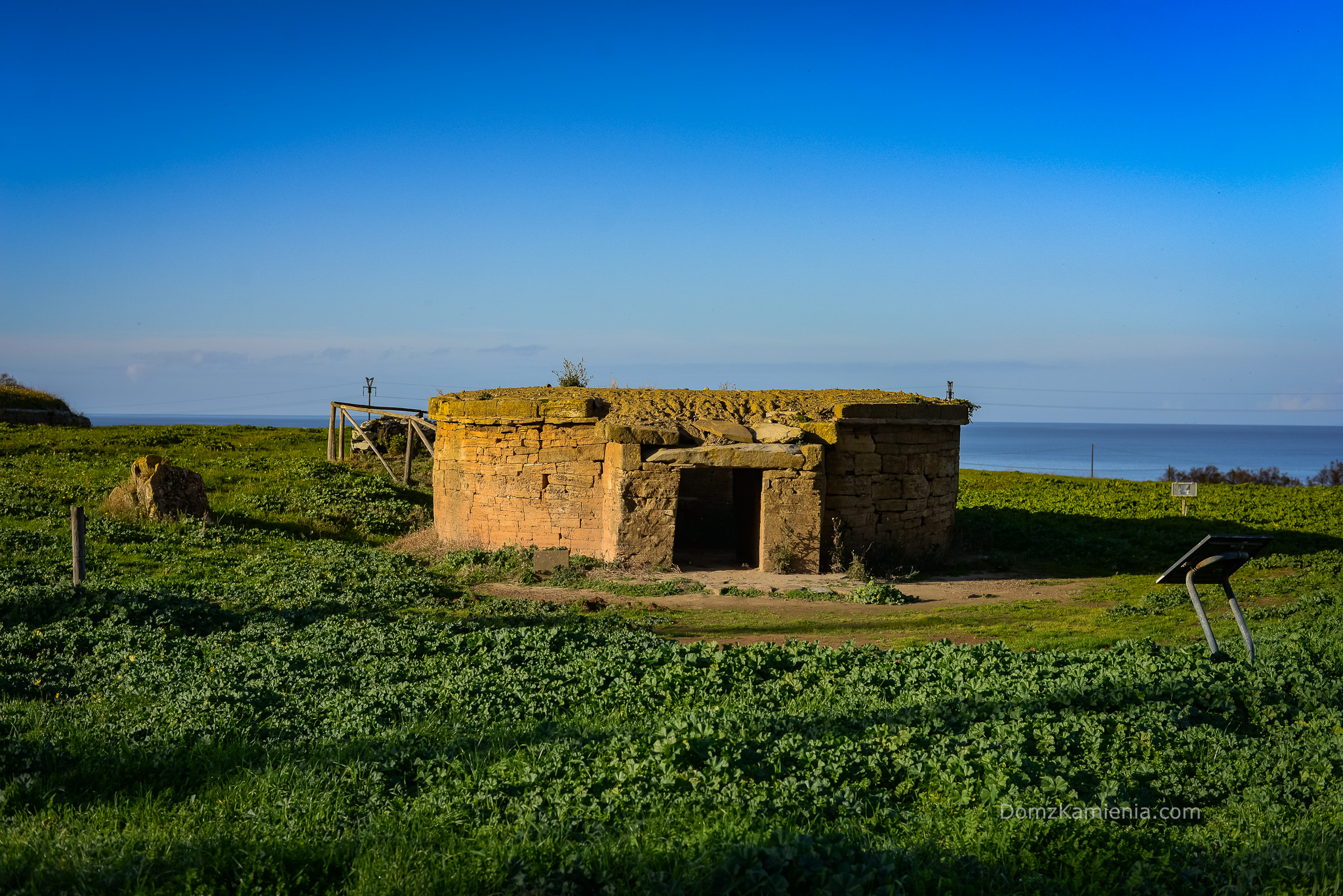 Dom z Kamienia, Populonia, park archeologiczny Baratti, blog Kasi Nowackiej