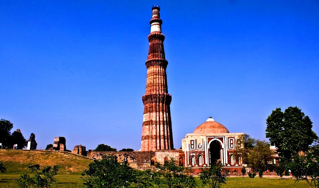 Qutab Minar Menara Masjid Tertinggi di India