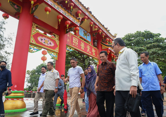 Gubernur Ansar Jamin Pembangunan Jalan Tidak Merusak Estetika Vihara Dharma Sasana di Senggarang
