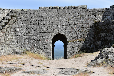 Muralha do Castelo de Monsanto na Beira Baixa