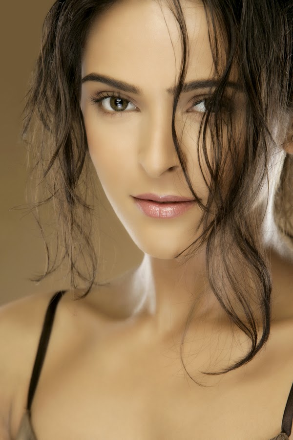 Madhurima Tuli HD Wallpapers Free Download