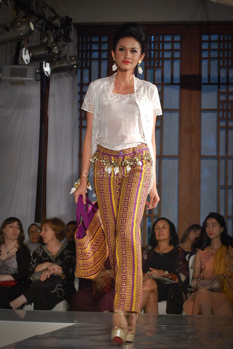 Model Bawahan Batik Anne Avantie  newhairstylesformen2014.com