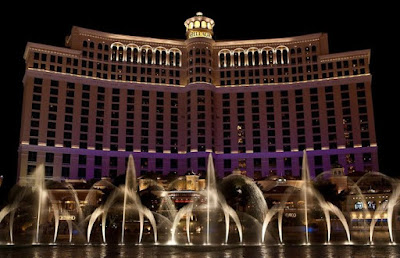 The Bellagio Casino Fountain Show Seen On    www.coolpicturegallery.net