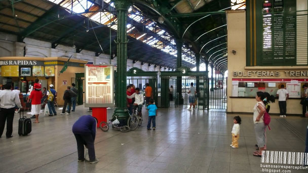 Entrance Hall of Estacíon Retiro Belgrano in Buenos Aires, Argentina