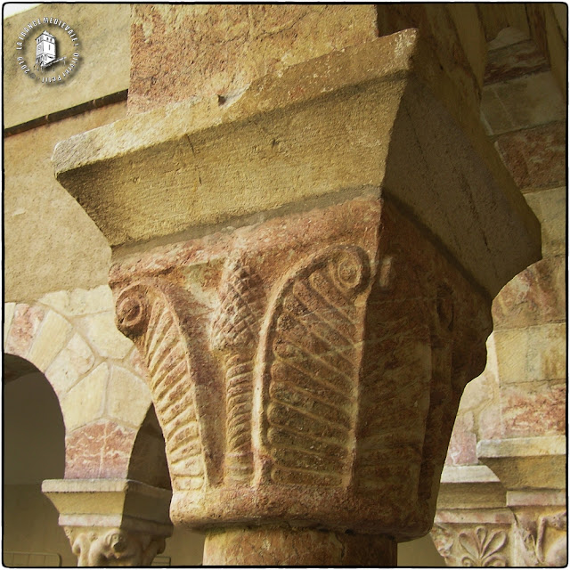 SAINT-GENIS-DES-FONTAINES (66) - Cloître roman de l'ancienne abbatiale