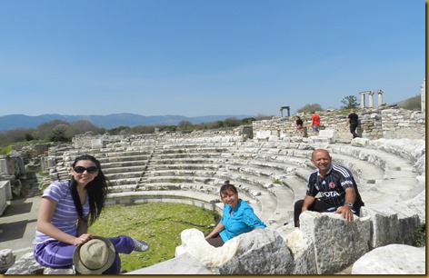 Descansando en en la sala de conciertos, llamada el Odeon.