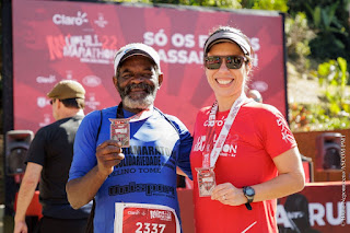 9 Ultramaratonista Delino Tomé e a jornalista Jannaina Vaz, de Teresópolis