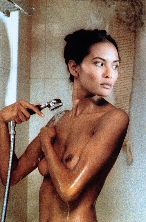 Fotograf as la actriz holandesa Laura Gemser en dos im genes promocionales 