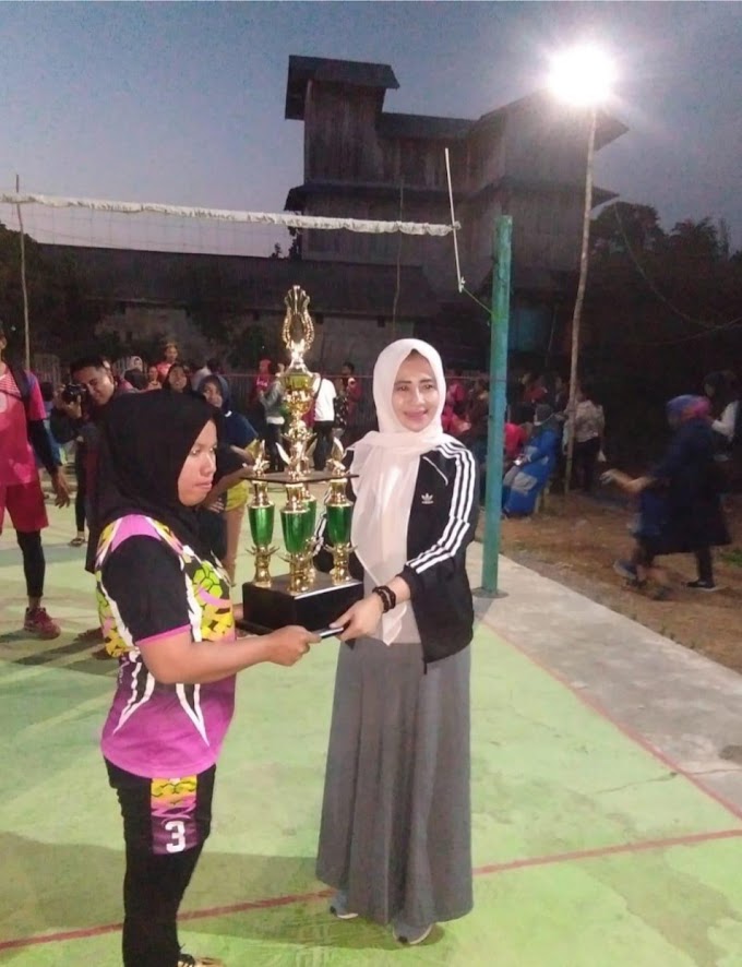 HJ. Melinda Tutup Pertandingan Bola Volli Piala Bergilir Camat Pulau Laut Tengah 