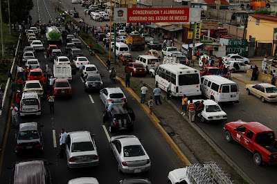 Afectados por inundaciones bloquean durante cinco horas tres arterias